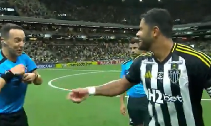 Hulk wesoło DYSKUTUJE z sędzią, a na koniec... xD [VIDEO]